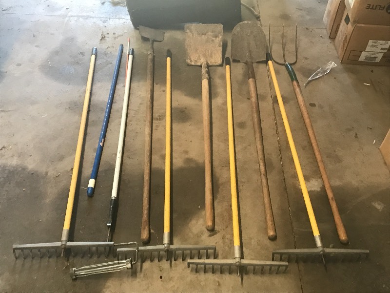 lot 29 image: Assorted Hand Tools