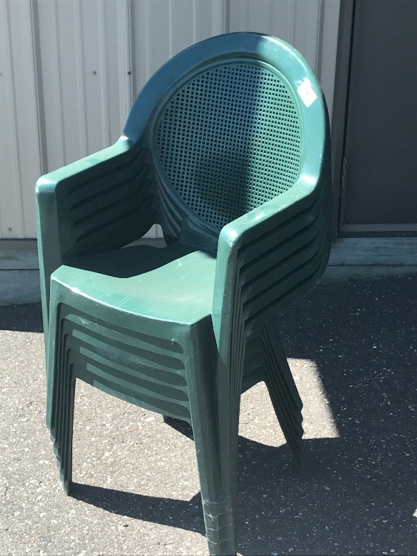 lot 35 image: (6) Patio Chairs