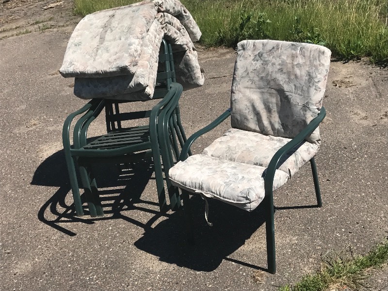 lot 39 image: (4) Patio Chairs