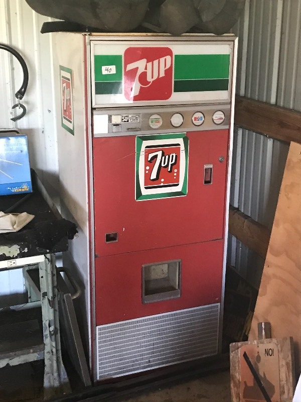 lot 40 image: Vintage Pop Machine