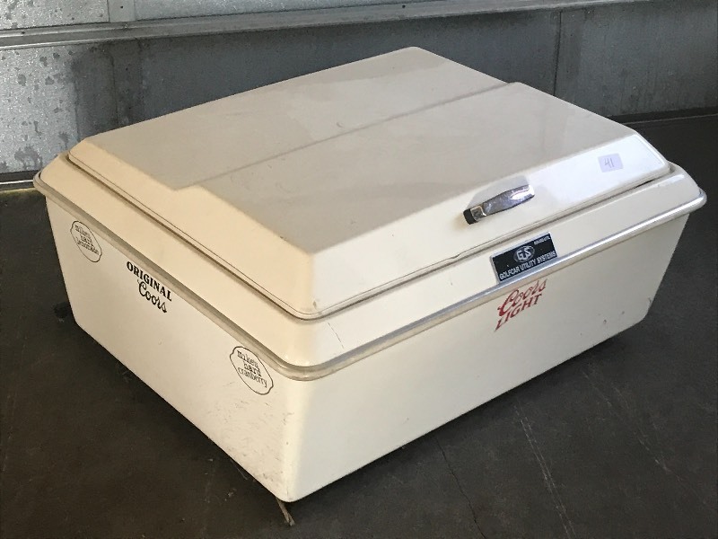 lot 41 image: Golf Cart Beverage Cooler