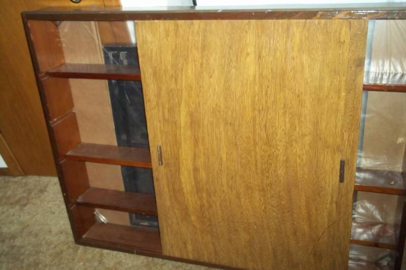 Shelf with sliding doors