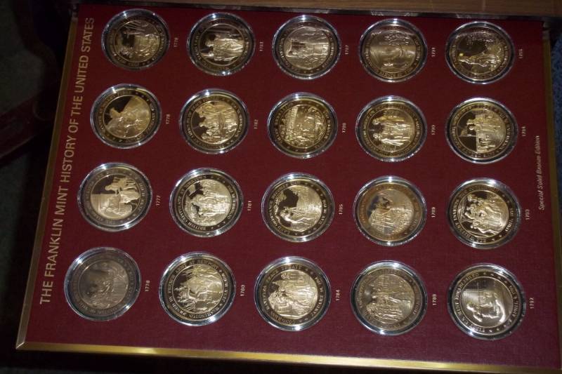 194 Franklin Mint Tokens History of the United States in wood case