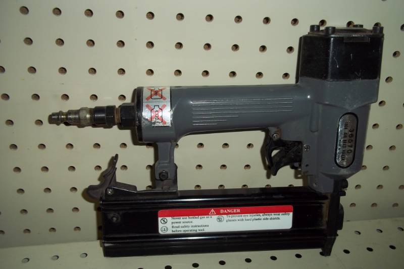 18 GA Air Brad Nailer