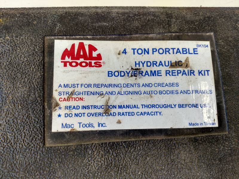 lot 84 image: Mac Tools  BK104 4 Ton Porta-Power...