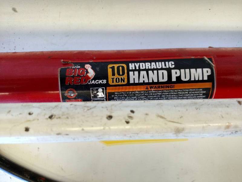 lot 92 image: Torin Big Red 10 Ton Hand Pump...