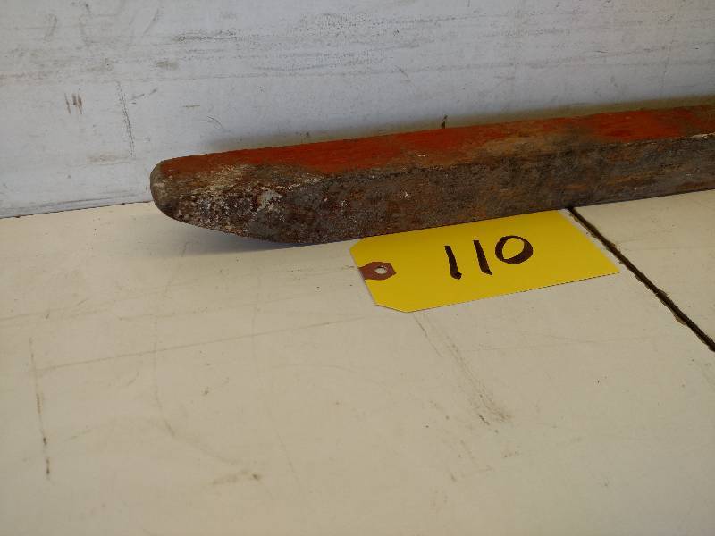 lot 110 image: 6 Pry Bar...