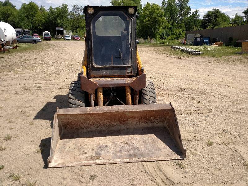 lot 2 image: OMC Mustang Model 442 Skid Loader, ...