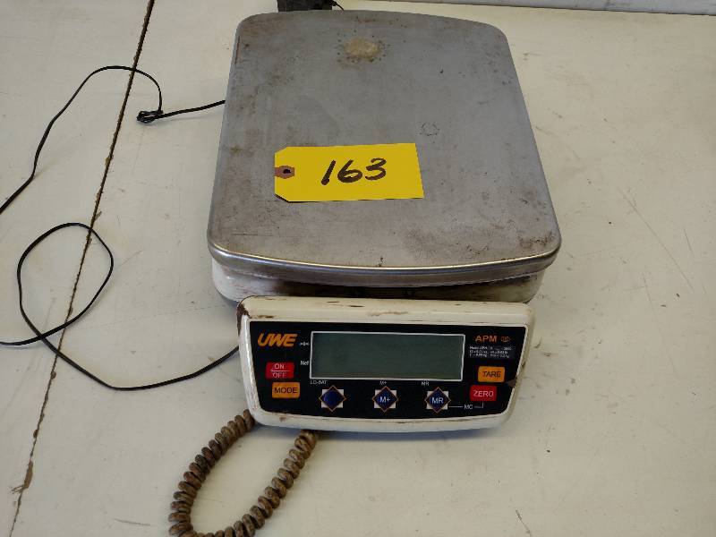 UWE Model APM 30 Digital Scale 60 June Consignments K BID