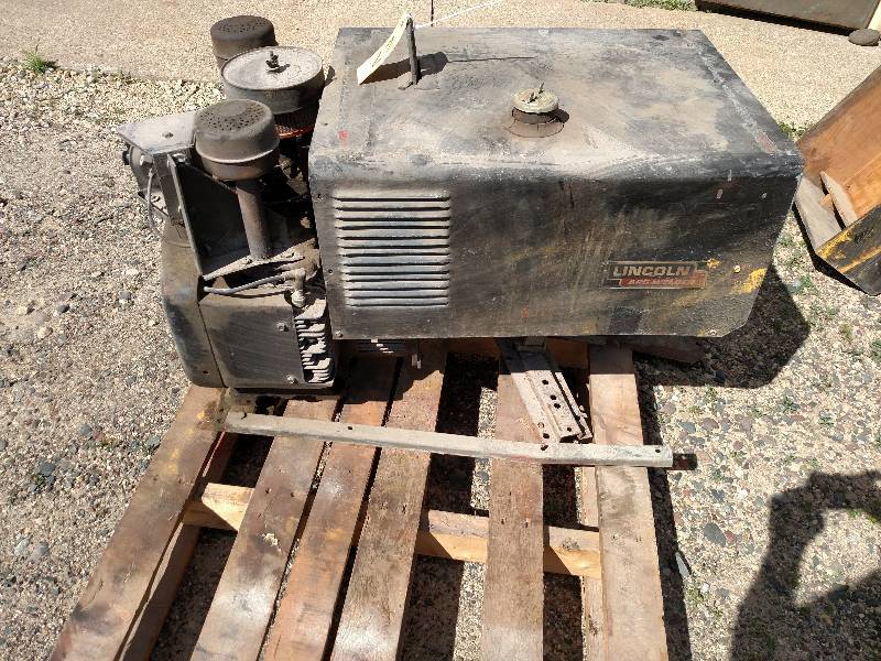 lot 27 image: Lincoln LincWelder 225 Amp DC Arc W...