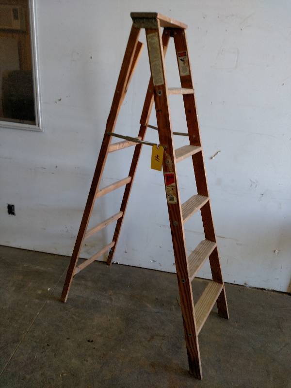 lot 41 image: Werner 6 Wood Step Ladder...
