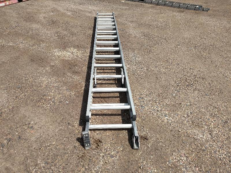 lot 18 image: Werner 28 Aluminum Extension Ladde...
