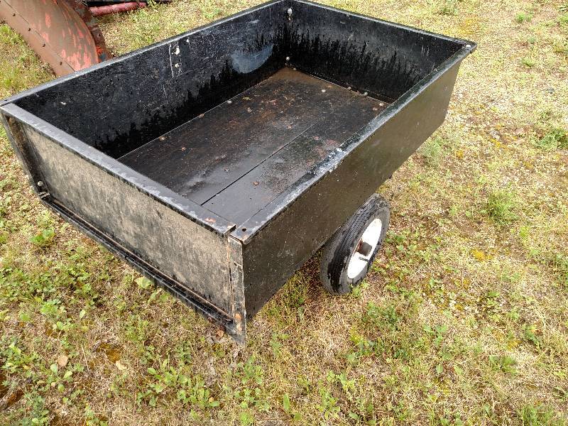 lot 248 image: Lawn Tractor Trailer