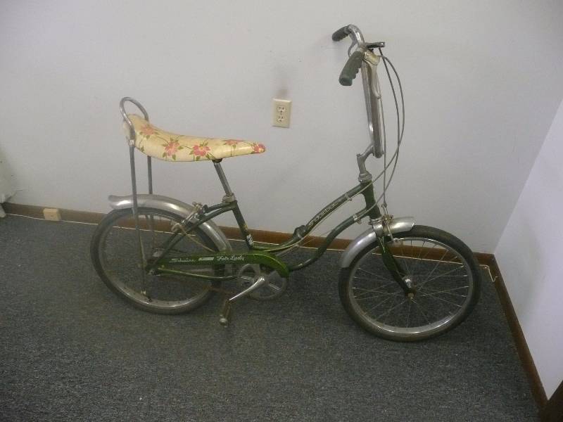 lot 12 image: Rare Survivor Vintage 1960s Schwinn Fair Lady Sting-Ray Bicycle - Appears To Be In Original Condition - See Pictures