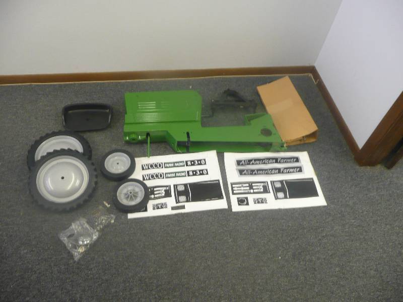 lot 22 image: Scale Models Division of ERTL Inc.USA (New In Box) -