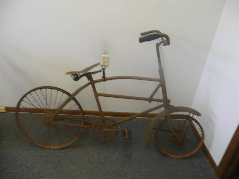 lot 28 image: This Is As Cool As It Gets - Antique - Prewar Schwinn Cycle Truck Ready For Restoration - See Pictures