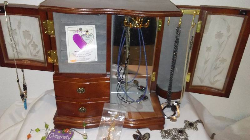 Sunglasses (5) Jewelry Box & Jewelry and more