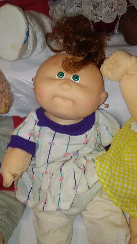 Cabbage Patch Dolls (7) and Clothes
