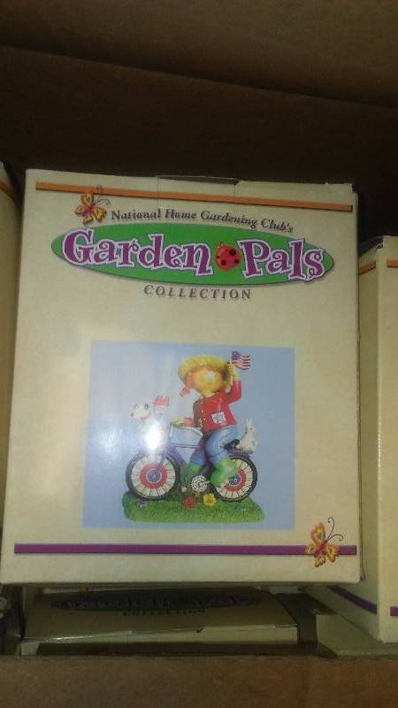 Garden Pals Figurines (30) New in Box, Independence Day