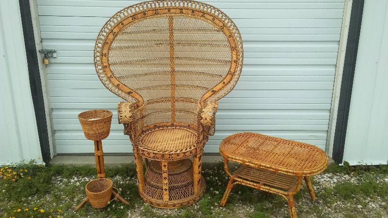 3 wicker pieces - Chair table & planter - ORNATE