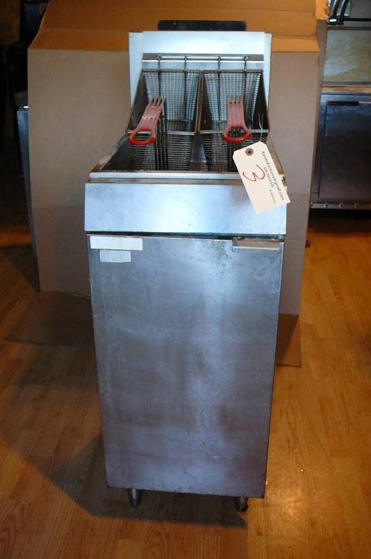 lot 3 image: Deep Fryer