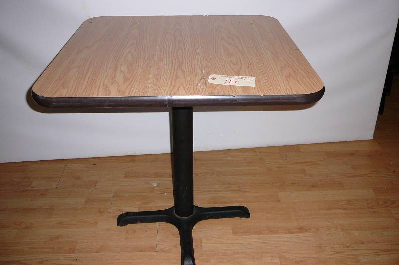 lot 15 image: 2 Wooden Tables