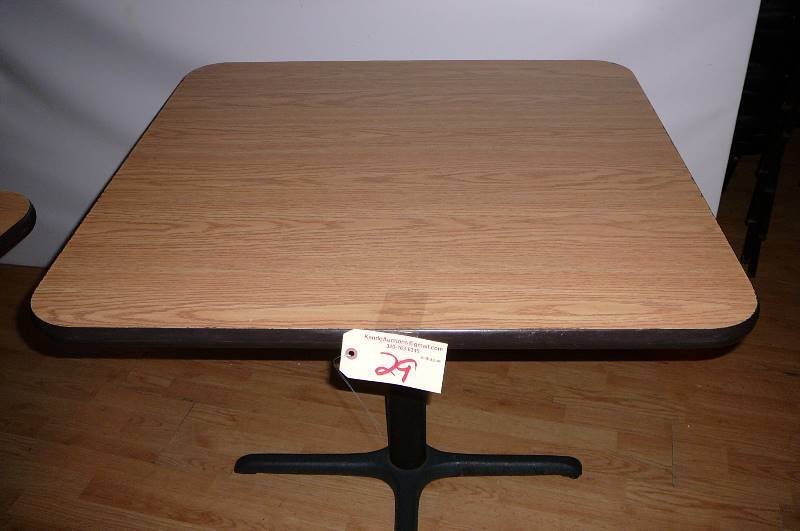 lot 29 image: Table