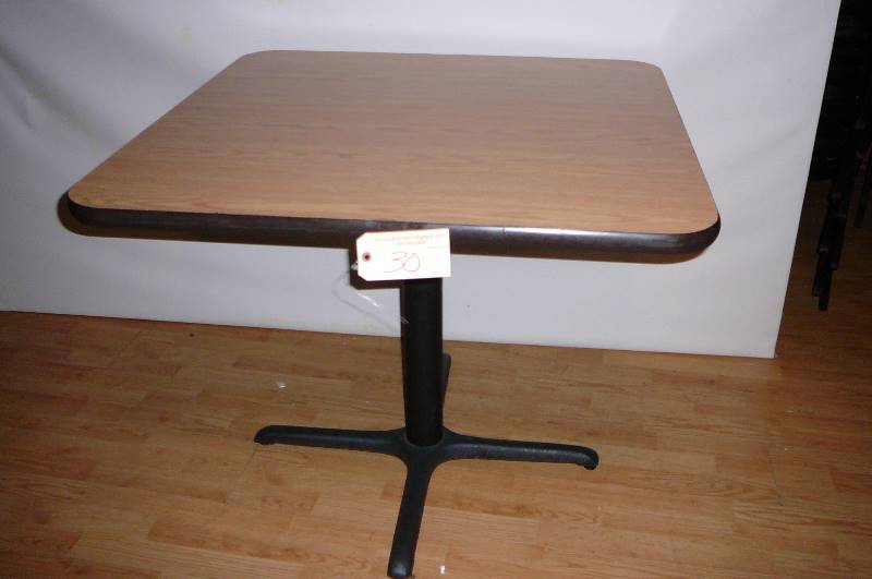 lot 30 image: Table