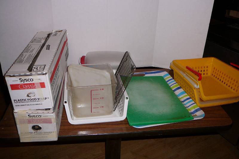 lot 33 image: Plastic wrap & Misc containers