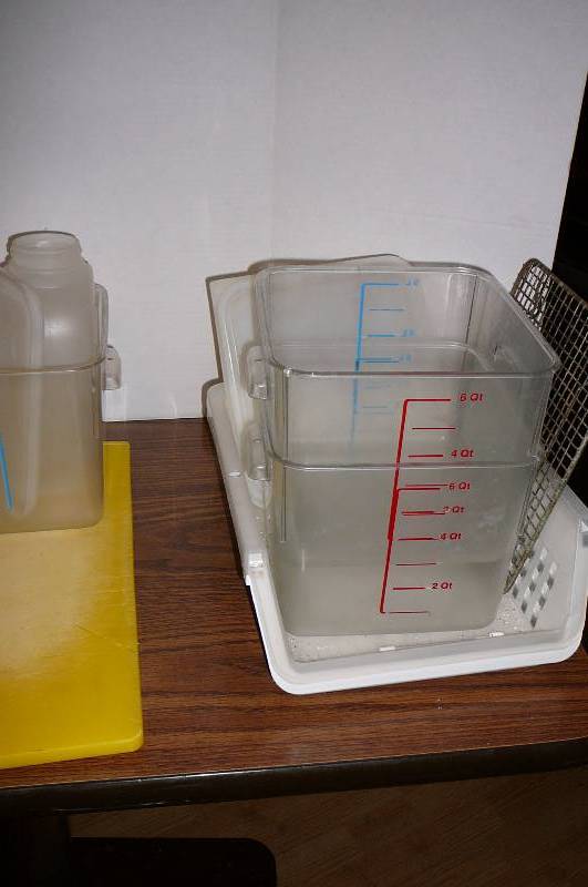 lot 34 image: Heavy Duty Restaurant Containers, Cutting Board, Creamer