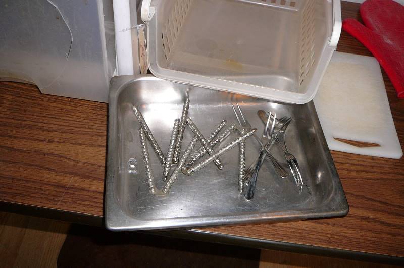 lot 45 image: Trays, Metal Pans, cutting Boards, Oven Mitt