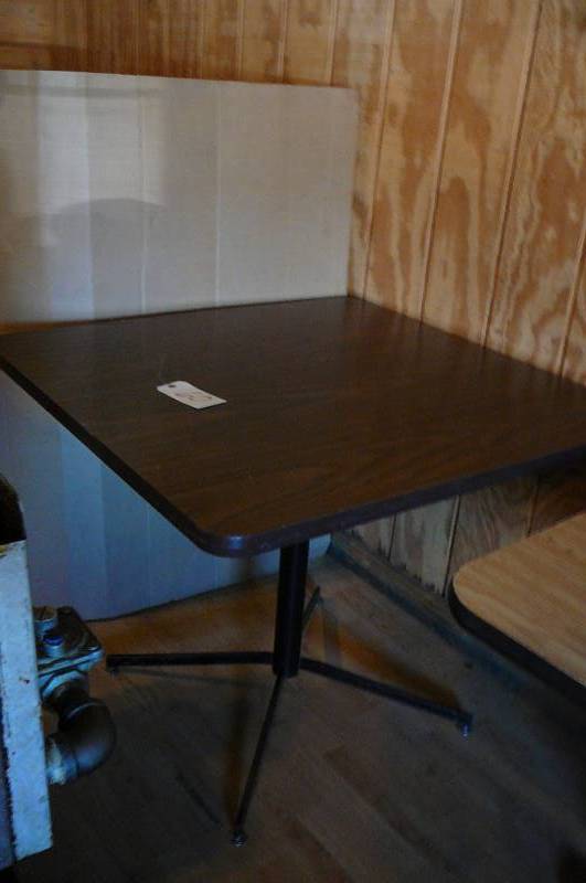 lot 60 image: Table