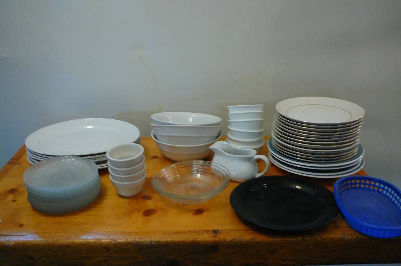 lot 100 image: Serving Plates, Small plates, Delco Bowls, Gibson bowls, plates