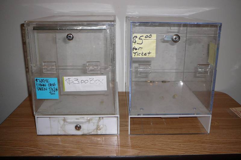 lot 109 image: Plastic Boxes