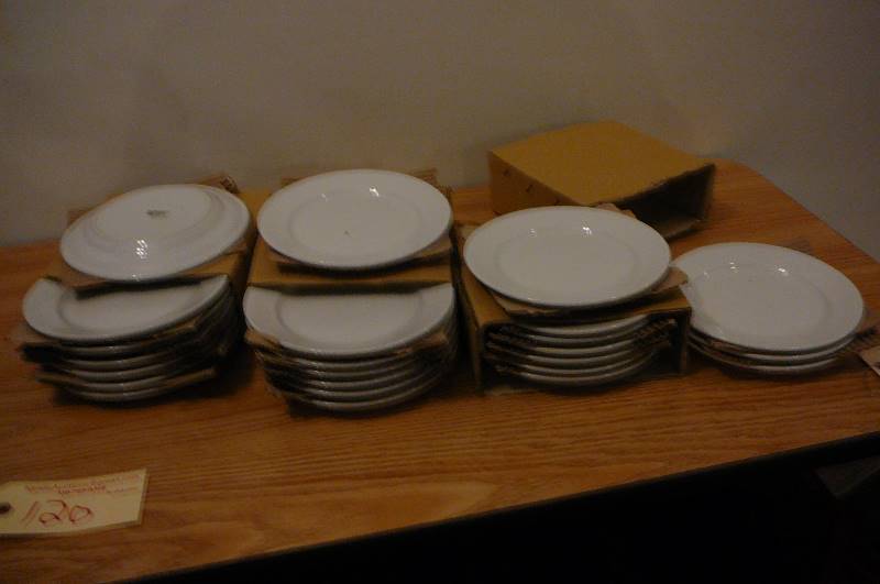 lot 120 image: 24 Salad Plates