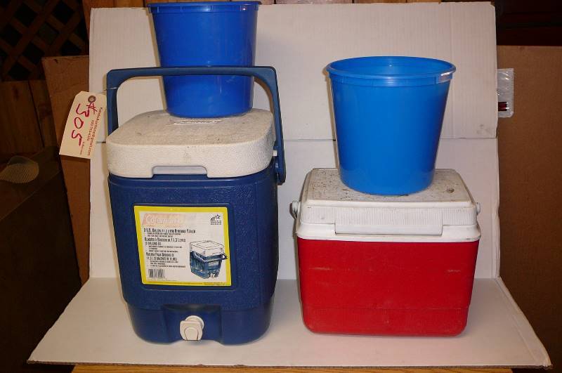 lot 305 image: Coolers 2, Plastic pails 2, 3 gal