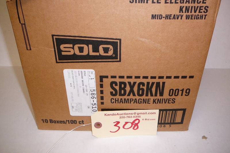 lot 308 image: Plastic knives Solo in