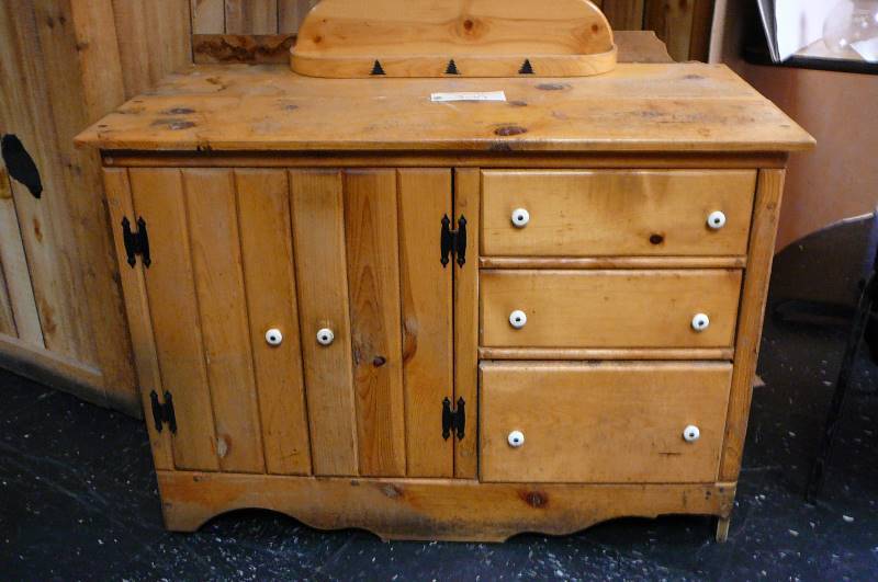 lot 320 image: Wooden cabinet Decorative 42 x