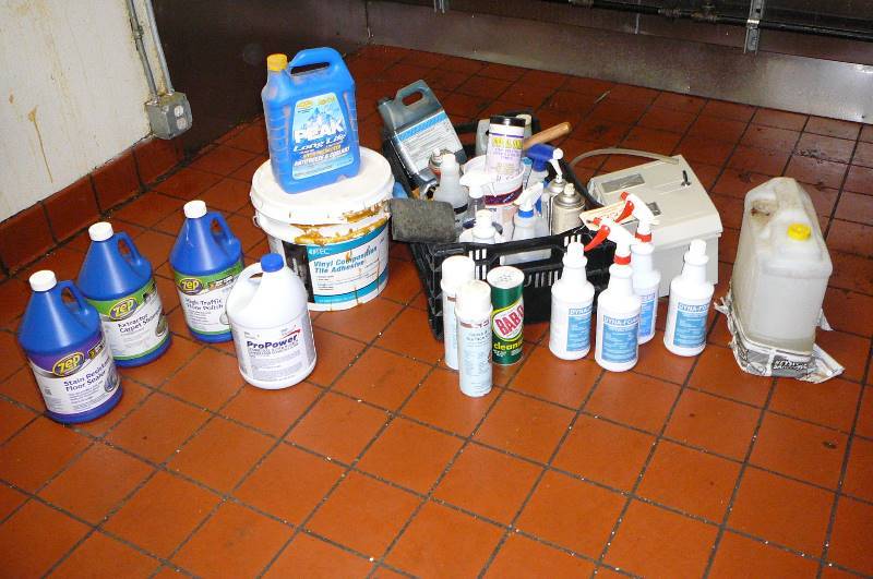 lot 332 image: Lot of Supplies, Floor