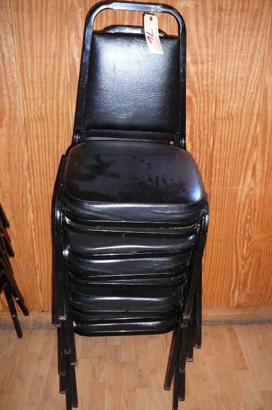 lot 76 image: 8 Chairs