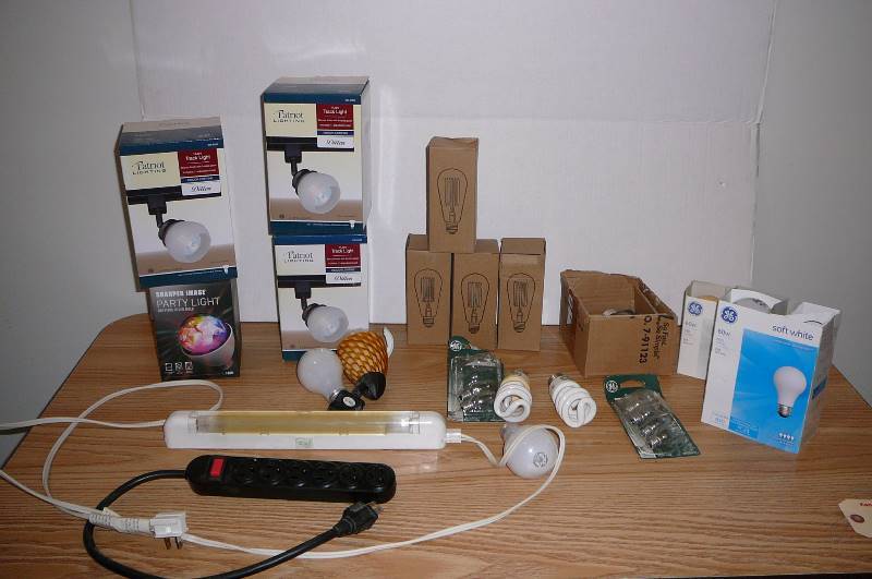 lot 127 image: Light bulbs and power strip