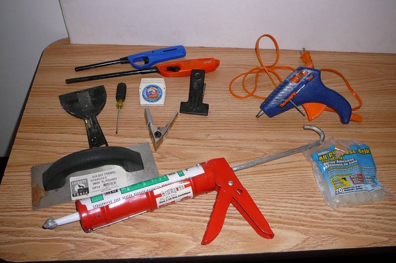 lot 131 image: Tools, Trowel,  Clamps, Caulking gun, Black and Decker glue gun and sticks