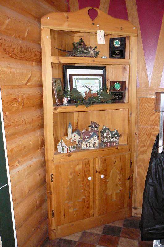 lot 149 image: Corner Stand, Dickens Holiday Houses, Plaques and figurines