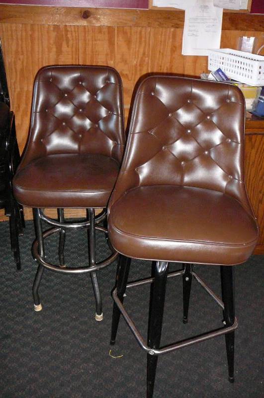 lot 155 image: 2 Bar Chairs