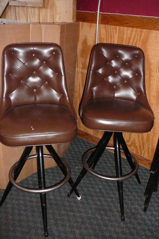 lot 157 image: 2 Bar Chairs