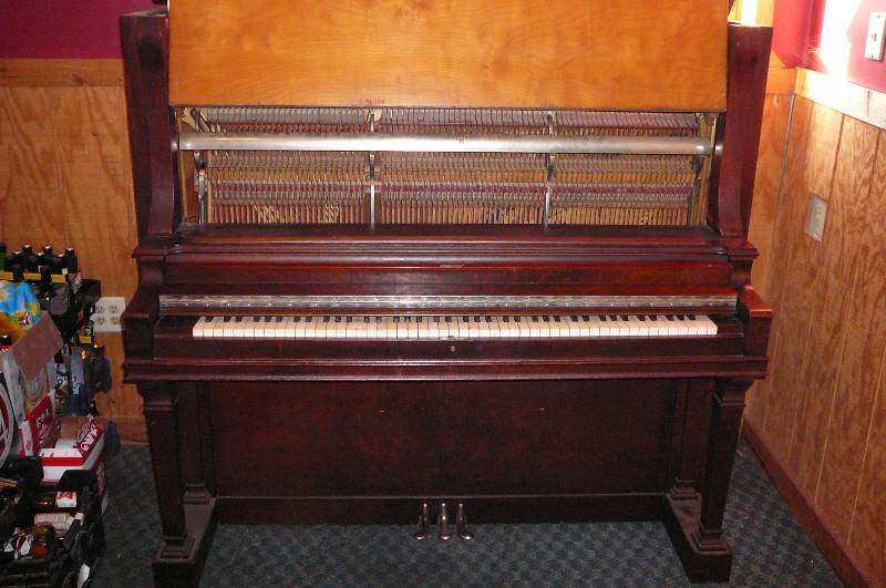 lot 180 image: Piano