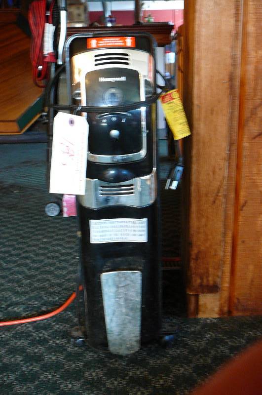 lot 185 image: Heater Portable