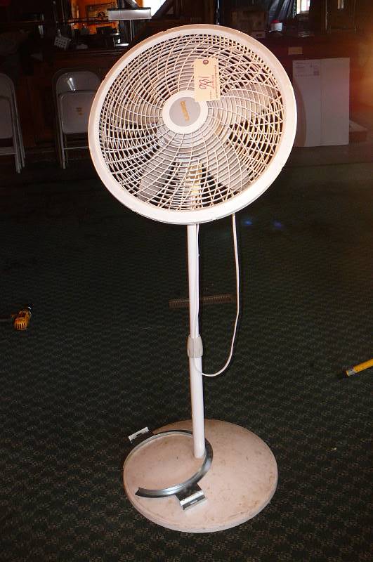 lot 186 image: Pedestal Fan
