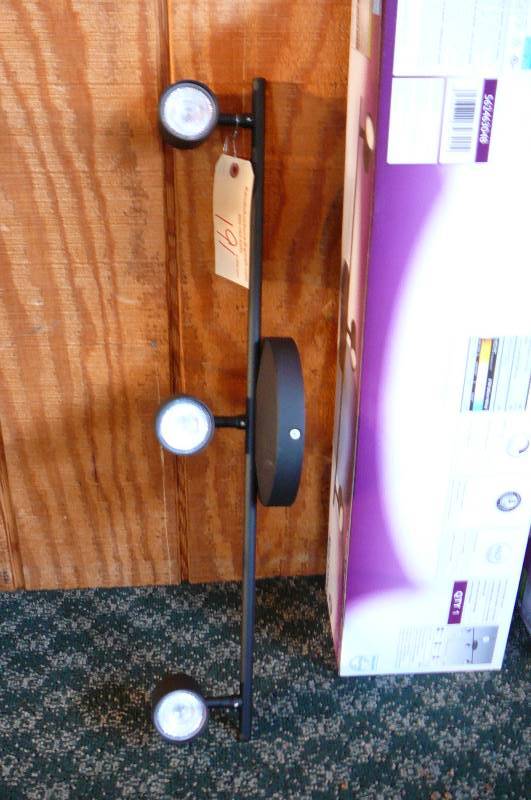 lot 191 image: Phillips LED Track lights