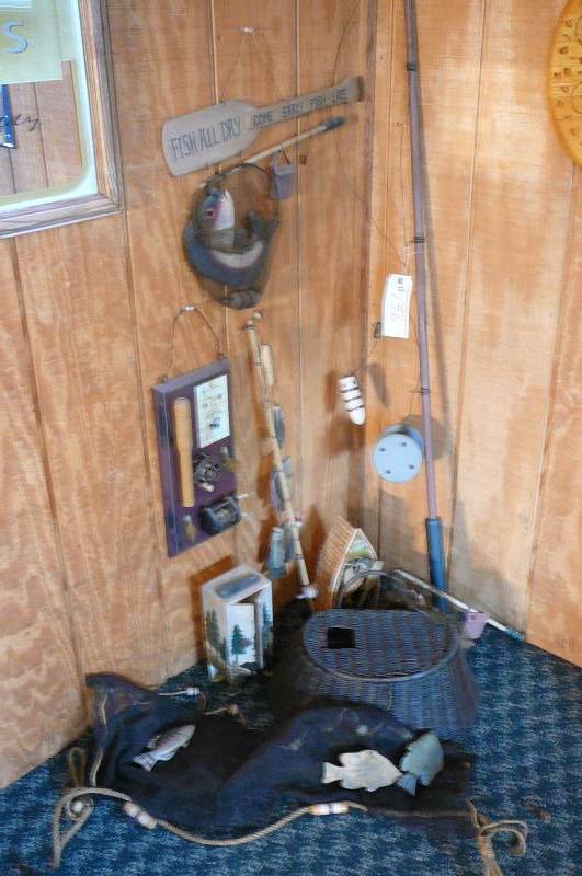 lot 196 image: Fishing Lot Home Decor